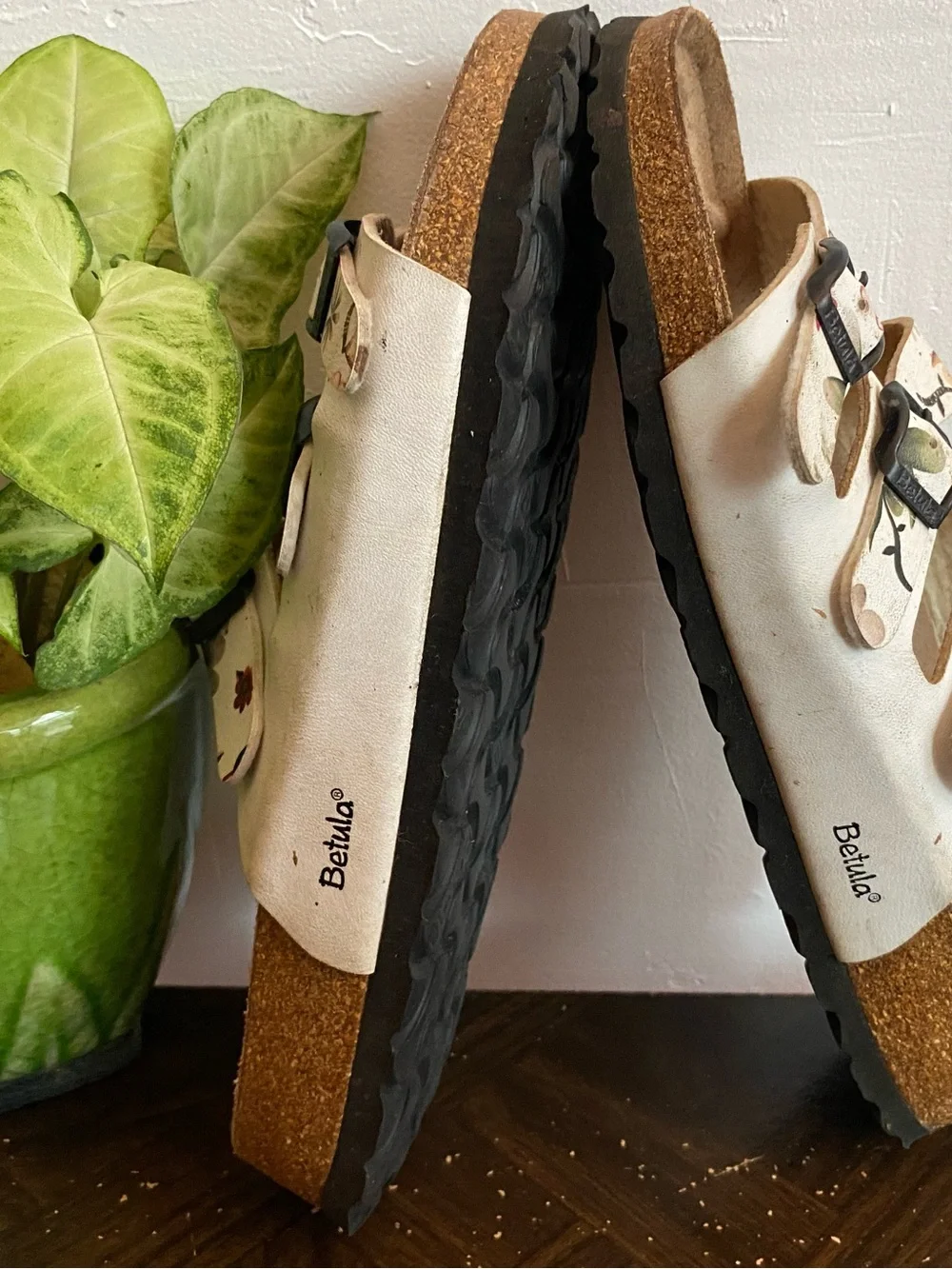 Pre-owned Betula Florida in Floral Triple-Strap Sandal in Cream 39/8 Women’s